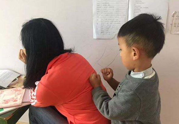 小心落淚！很多爸爸媽媽寫下寶寶感動(dòng)自己故事，網(wǎng)友：真的好暖心